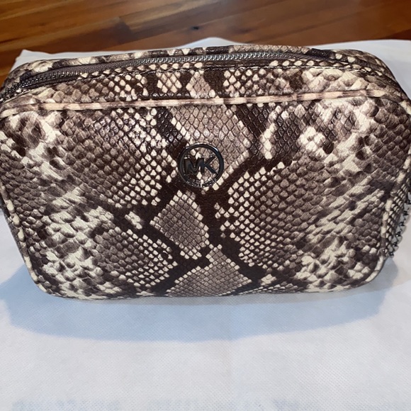 Michael Kors Python Print Cross Body Bag with Adjustable belt. New Never Used. - Picture 2 of 15